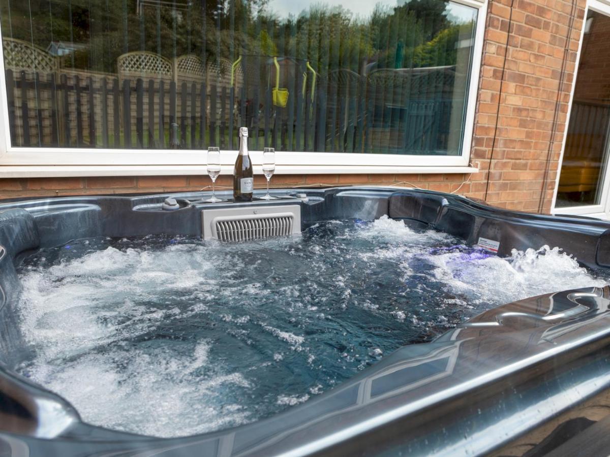 Pass The Keys Amazing 4 Bedroom Property- Hot Tub & Sea Views Scarborough Zewnętrze zdjęcie