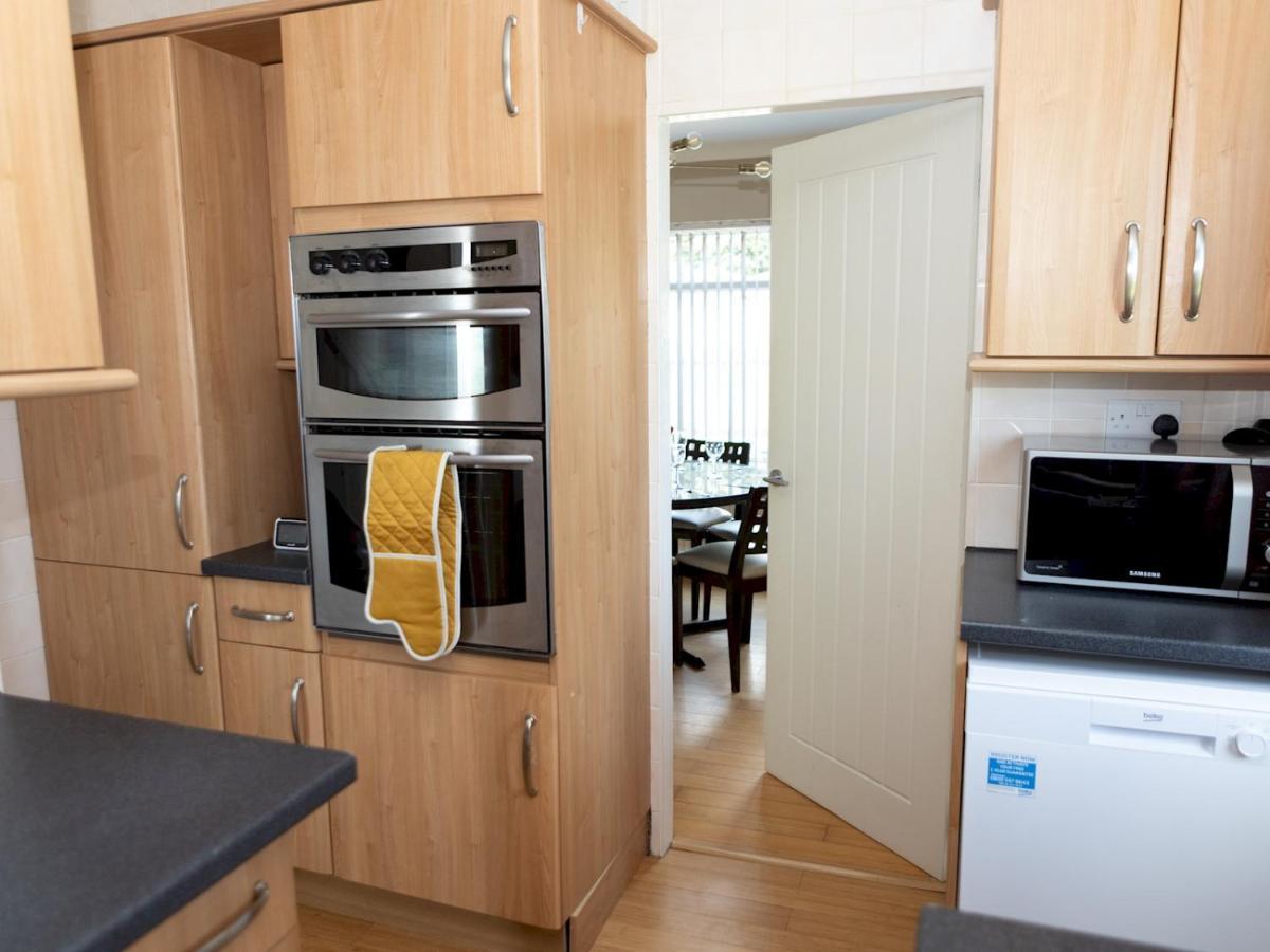 Pass The Keys Amazing 4 Bedroom Property- Hot Tub & Sea Views Scarborough Zewnętrze zdjęcie